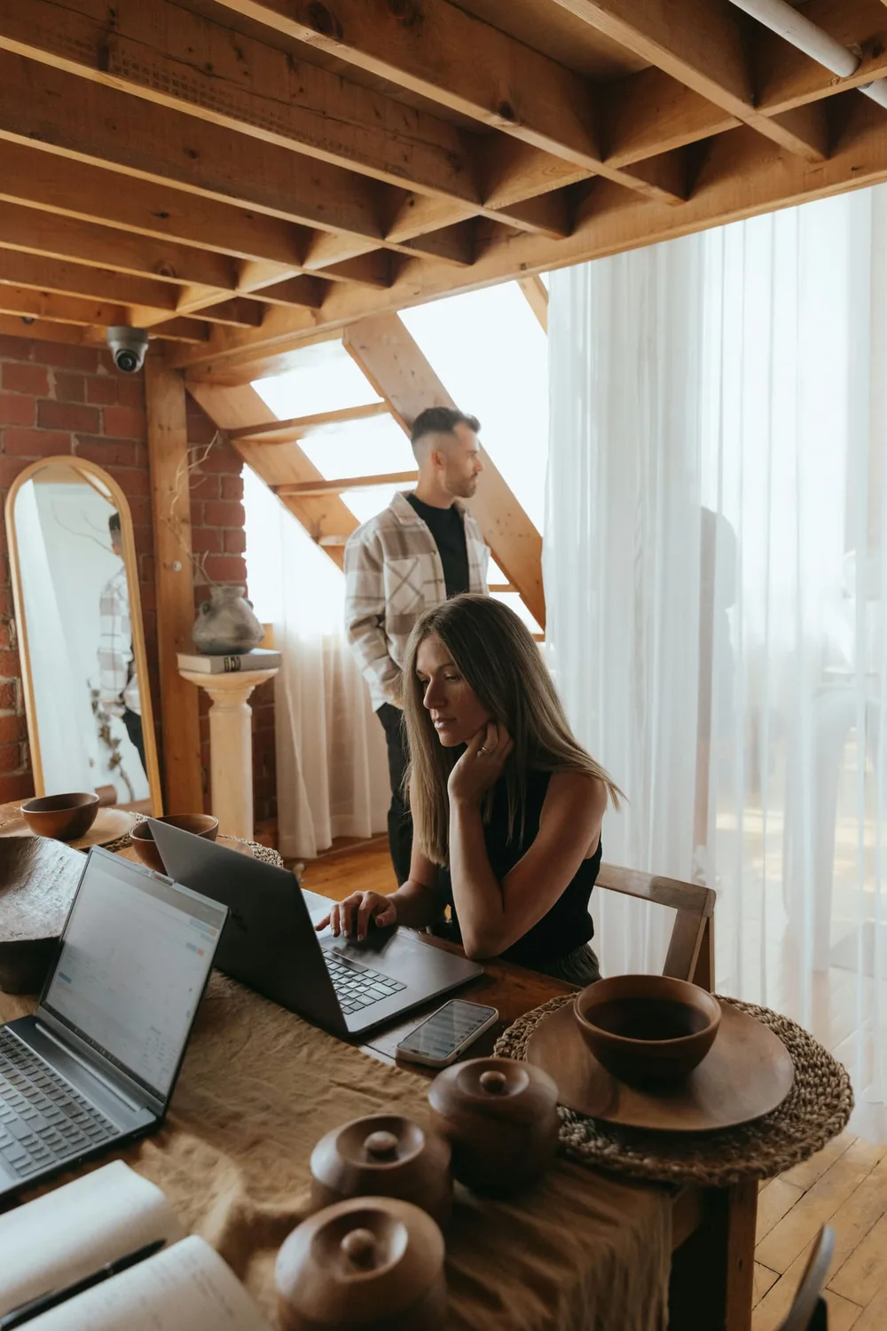 TMC Greater Simcoe mortgage advisor meeting a client at her kitchen counter